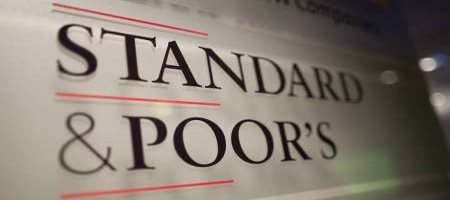 S&P повысило кредитный рейтинг России