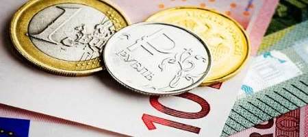 Рубль под давлением новых санкций