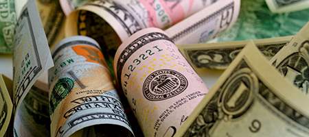 EURUSD находится выше трендовой линии