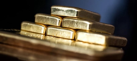 Золото торгуется около 4-месячного минимума