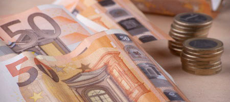 Евро крутится вокруг уровня 1.2075