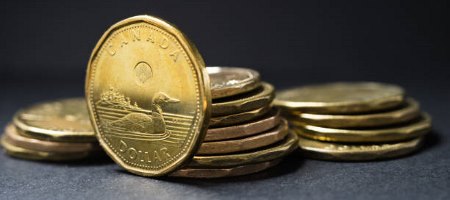 Канадский доллар ослабевает к другим мировым валютам