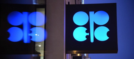 Нефть закрепляется выше $90 на новостях от ОПЕК+