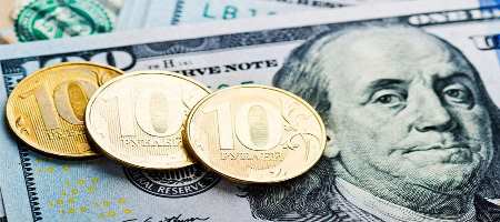 Курс рубля к доллару вырос к максимумам за пять недель