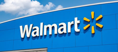 Акции Walmart корректируются на уровне 156.00